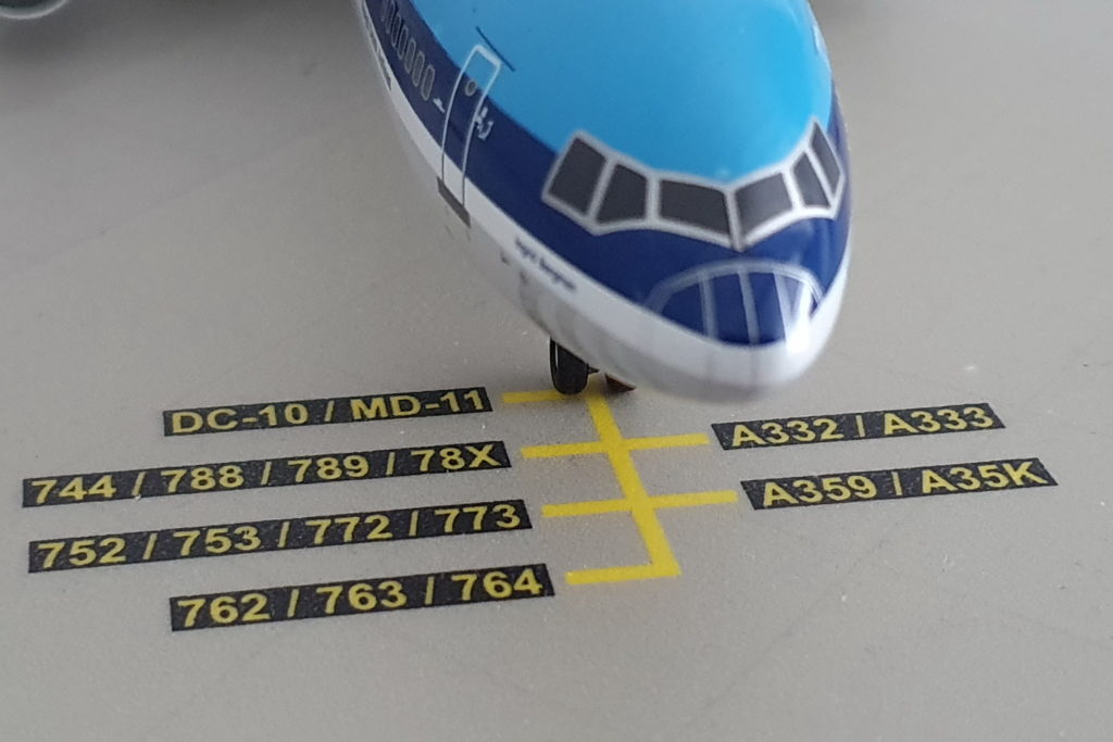 1:200 Airport Ground Plates AGP2 Wide-Body Stand Markings